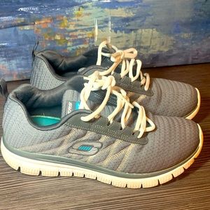 Sketchers Memory Foam sneakers shoes Grey 8.5